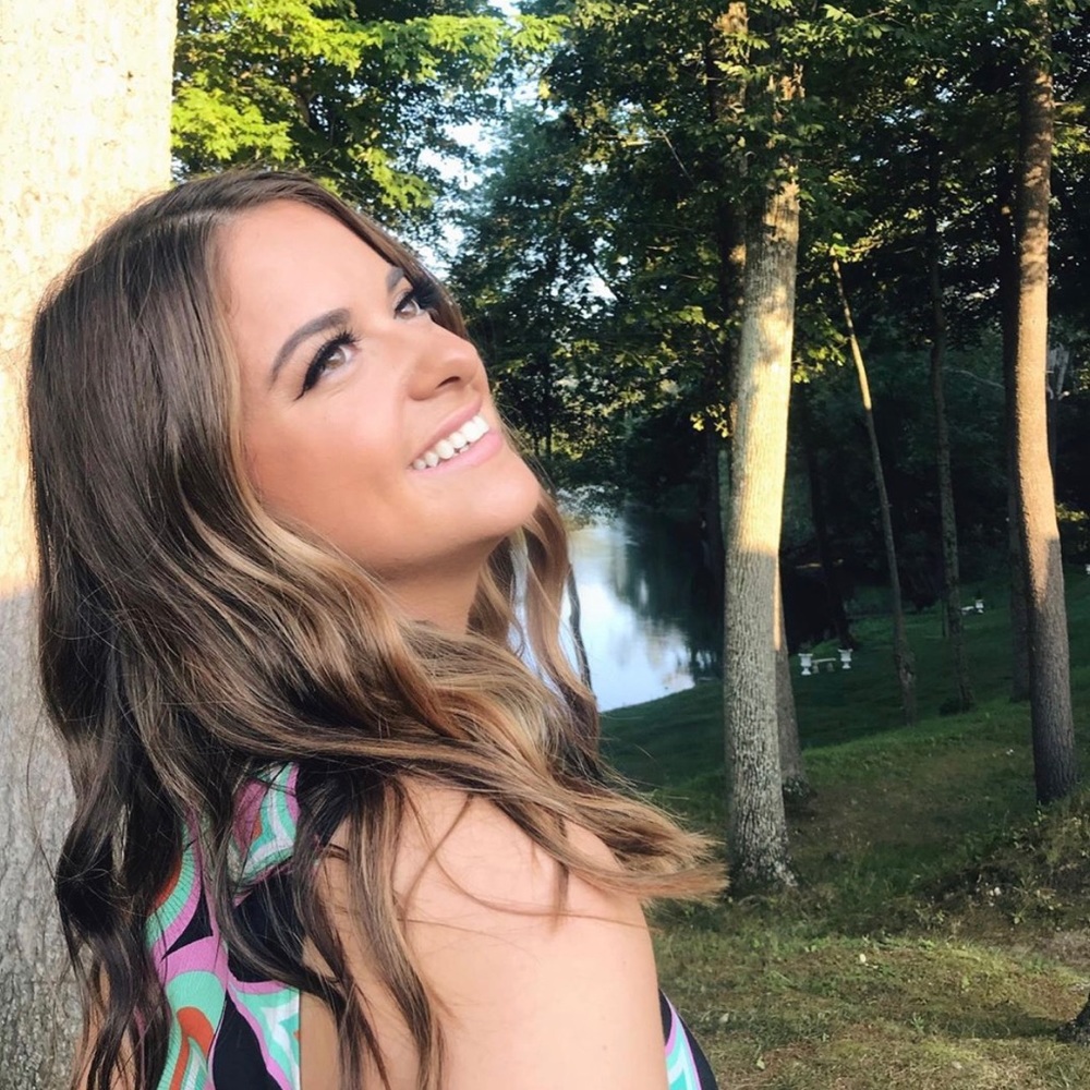 Meet your Posher, Caitlin